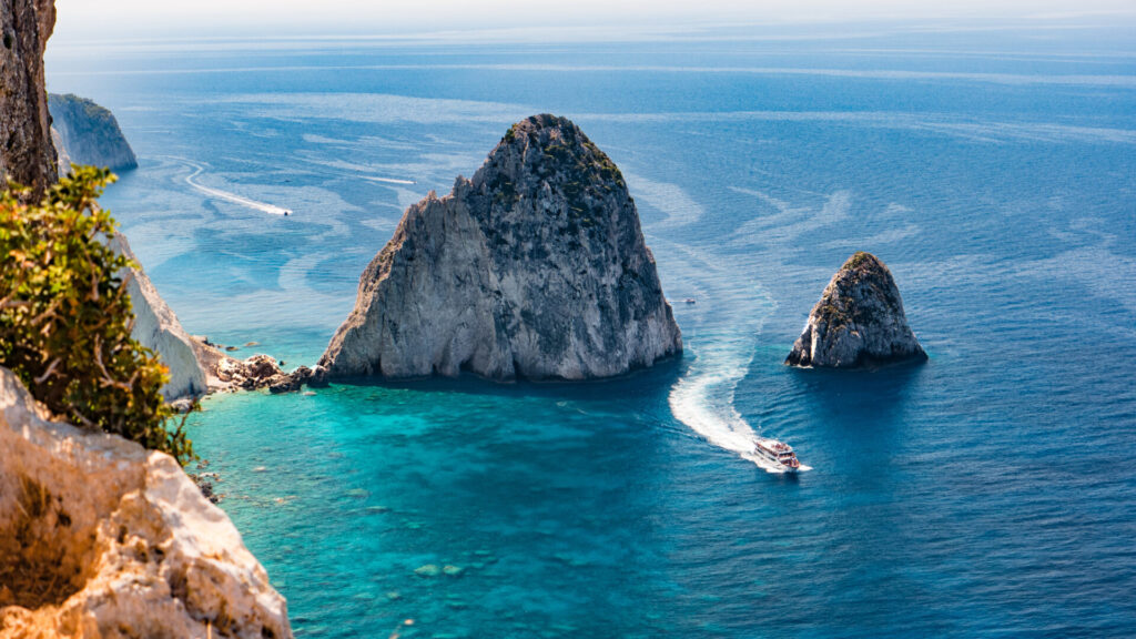 Levantino rentals picture of boat in the sea